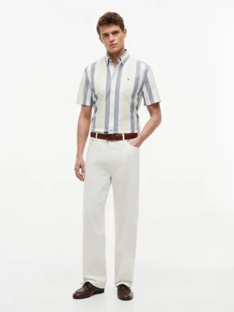 Camisa Oxford elástica às riscas com corte regular
