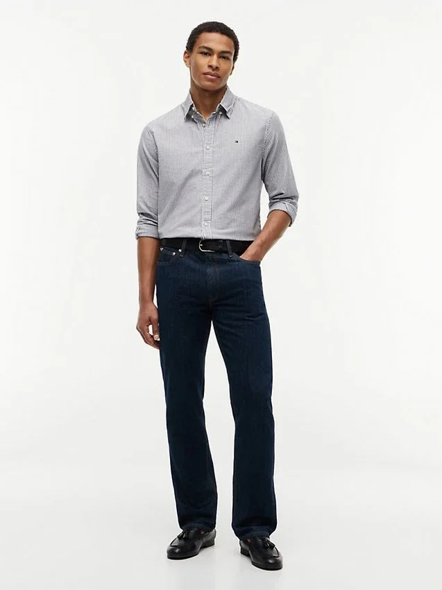 Camisa Oxford elástica às riscas com corte regular Camisa Oxford elástica às riscas com corte regular
