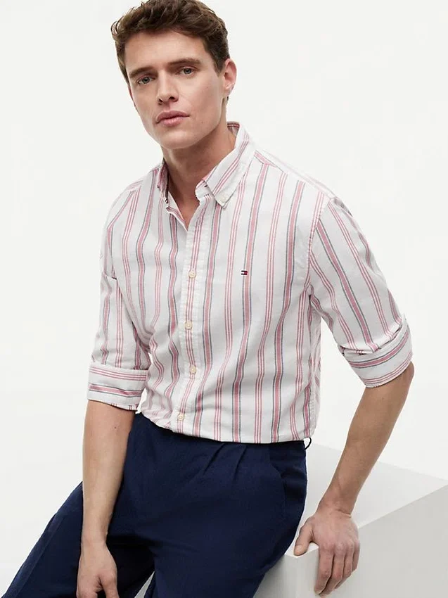 Camisa Oxford elástica às riscas com corte regular Camisa Oxford elástica às riscas com corte regular