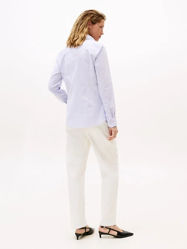 Camisa Oxford elástica às riscas com corte regular Camisa Oxford elástica às riscas com corte regular