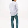 Camisa Oxford elástica às riscas com corte regular Camisa Oxford elástica às riscas com corte regular