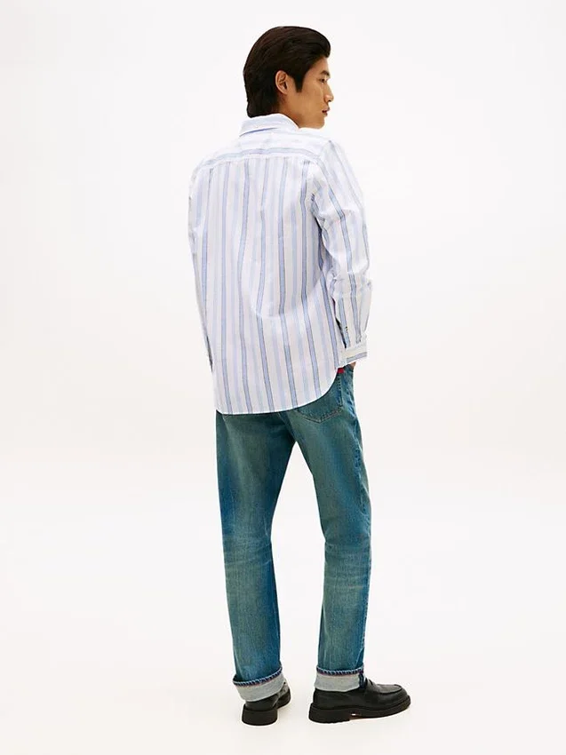 Camisa Oxford elástica às riscas com corte regular Camisa Oxford elástica às riscas com corte regular