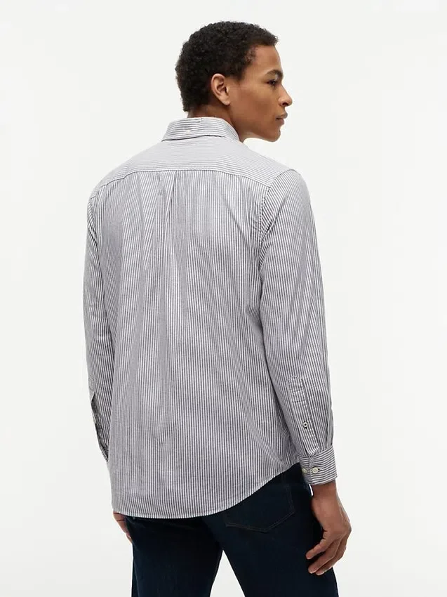Camisa Oxford elástica às riscas com corte regular Camisa Oxford elástica às riscas com corte regular