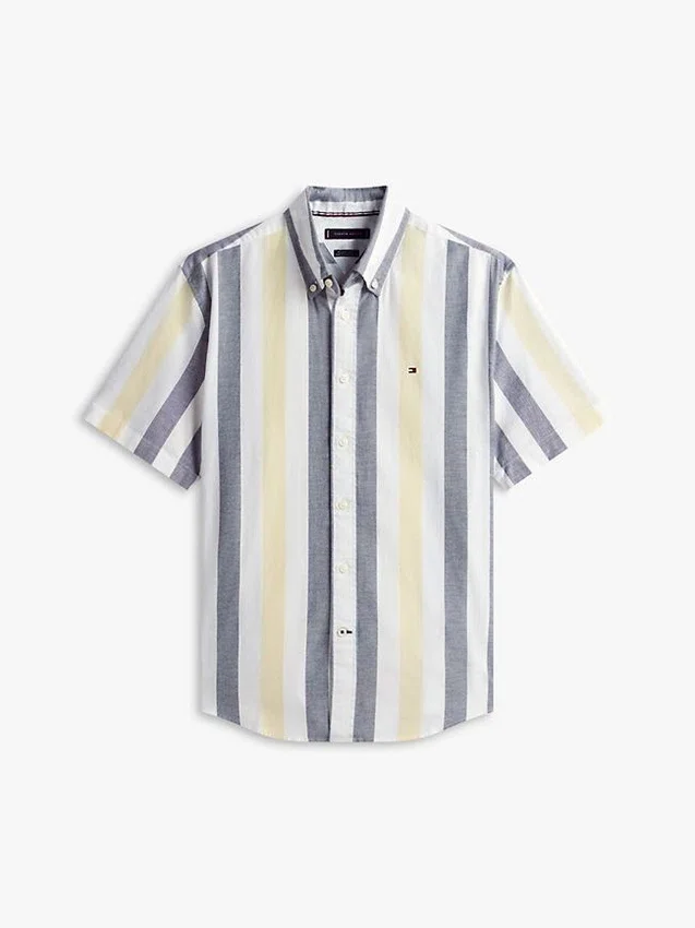 Camisa Oxford elástica às riscas com corte regular Camisa Oxford elástica às riscas com corte regular