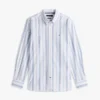 Camisa Oxford elástica às riscas com corte regular Camisa Oxford elástica às riscas com corte regular