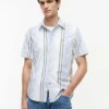 Camisa Oxford às riscas com corte regular Camisa Oxford às riscas com corte regular