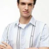 Camisa Oxford às riscas com corte regular Camisa Oxford às riscas com corte regular