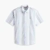 Camisa Oxford às riscas com corte regular Camisa Oxford às riscas com corte regular
