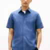 Camisa Oxford tingida na peça, corte regular Camisa Oxford tingida na peça, corte regular