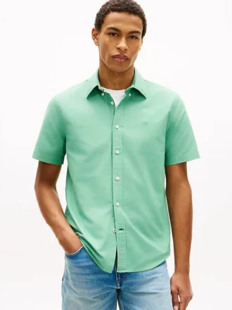Camisa Oxford tingida na peça, corte regular Camisa Oxford tingida na peça, corte regular