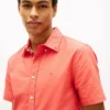 Camisa Oxford tingida na peça, corte regular Camisa Oxford tingida na peça, corte regular