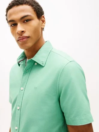 Camisa Oxford tingida na peça, corte regular Camisa Oxford tingida na peça, corte regular