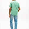 Camisa Oxford tingida na peça, corte regular Camisa Oxford tingida na peça, corte regular