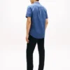 Camisa Oxford tingida na peça, corte regular Camisa Oxford tingida na peça, corte regular
