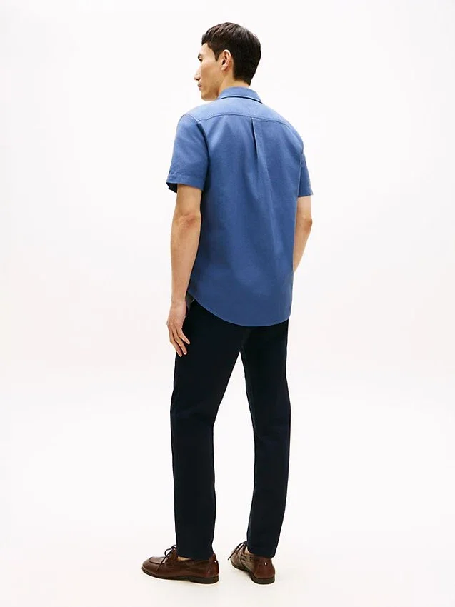 Camisa Oxford tingida na peça, corte regular Camisa Oxford tingida na peça, corte regular