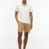 Camisa polo com bolso em malha e corte regular Camisa polo com bolso em malha e corte regular