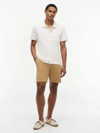 Camisa polo com bolso em malha e corte regular