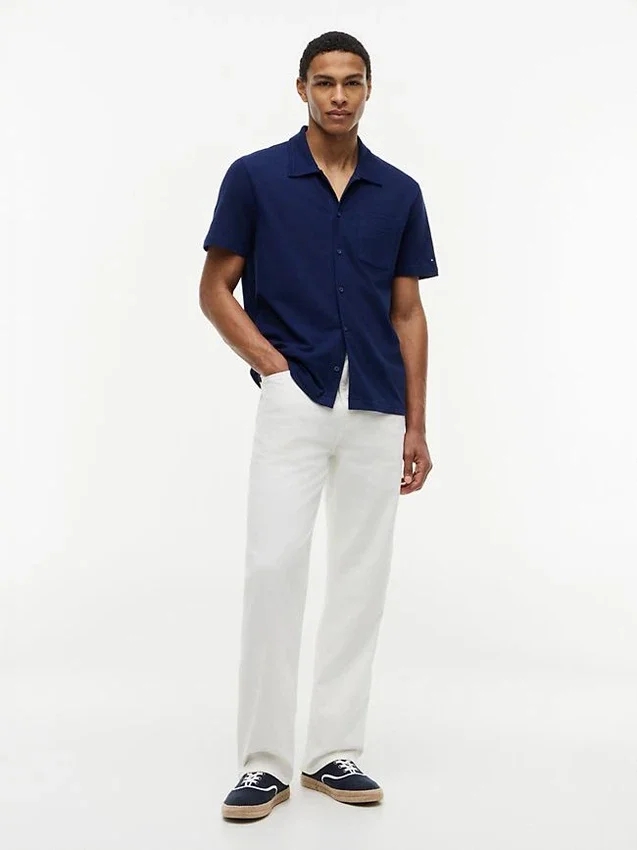 Camisa polo com bolso em malha e corte regular Camisa polo com bolso em malha e corte regular