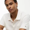 Camisa polo com bolso em malha e corte regular Camisa polo com bolso em malha e corte regular