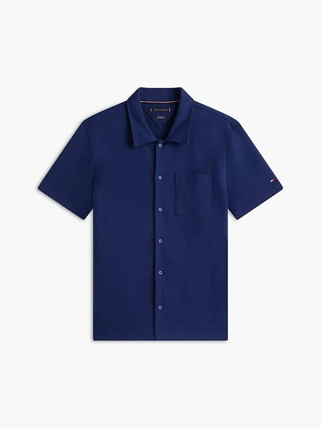 Camisa polo com bolso em malha e corte regular Camisa polo com bolso em malha e corte regular