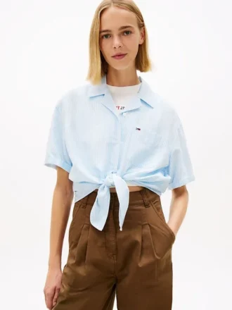 Camisa Tommy Jeans com laço à frente em mistura de linho