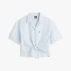 Camisa Tommy Jeans com laço à frente em mistura de linho Camisa Tommy Jeans com laço à frente em mistura de linho