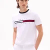 Camiseta com logotipo bordado em listras de bandeira Camiseta com logotipo bordado em listras de bandeira