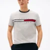 Camiseta com logotipo bordado em listras de bandeira Camiseta com logotipo bordado em listras de bandeira