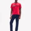 Camiseta com logotipo bordado em listras de bandeira Camiseta com logotipo bordado em listras de bandeira