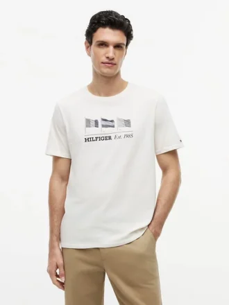 Camiseta com logotipo multiflagas Hilfiger