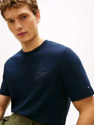 Camiseta com monograma em script e tecido interlock