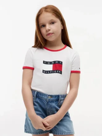 Camiseta infantil com logotipo de bandeira ondulada