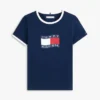 Camiseta infantil com logotipo de bandeira ondulada Camiseta infantil com logotipo de bandeira ondulada