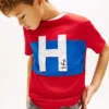 Camiseta infantil com logotipo náutico em blocos de cor Camiseta infantil com logotipo náutico em blocos de cor