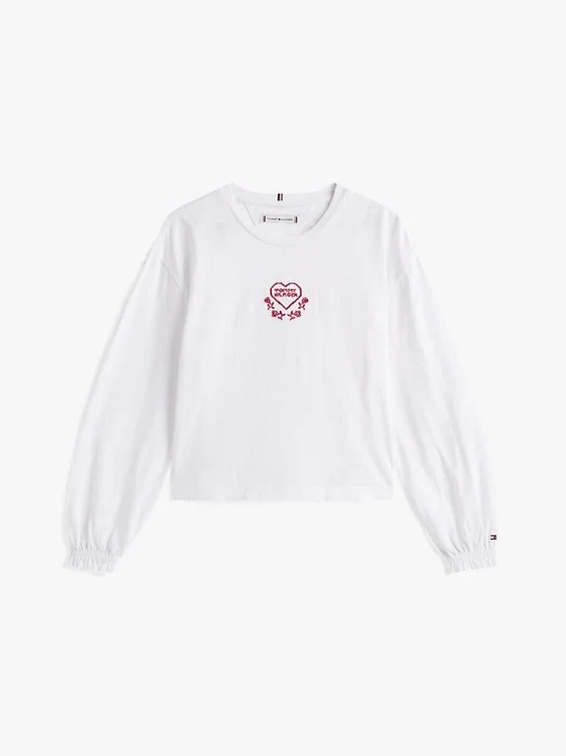 Camiseta infantil com logótipo bordado em forma de coração Camiseta infantil com logótipo bordado em forma de coração