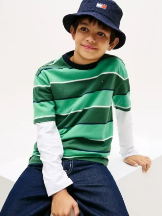 Camiseta infantil com riscas de râguebi