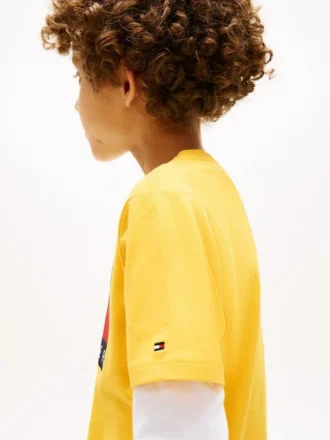 Camiseta infantil Tommy com logotipo da bandeira