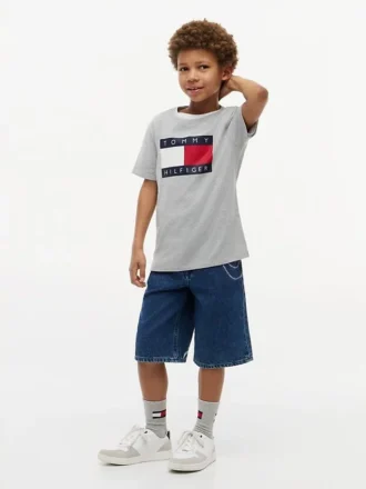 Camiseta infantil Tommy com logotipo da bandeira