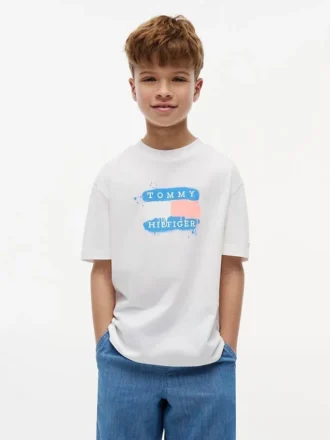 Camiseta infantil Tommy com logotipo grafitado