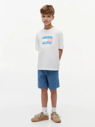 Camiseta infantil Tommy com logotipo grafitado