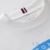 Camiseta infantil Tommy com logotipo grafitado Camiseta infantil Tommy com logotipo grafitado