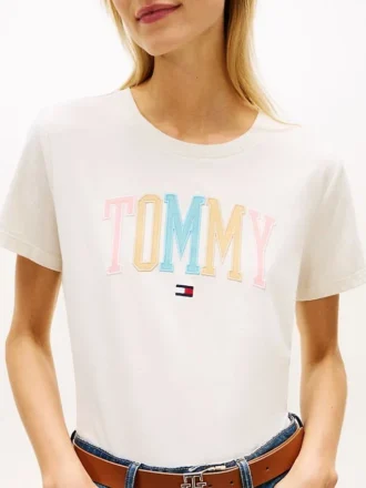 Camiseta multicolorida com logotipo Tommy