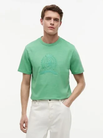 Camiseta tingida com logotipo de folha de louro