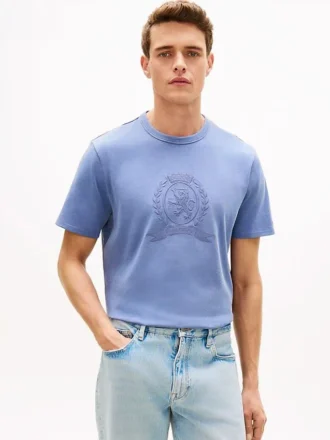 Camiseta tingida com logotipo de folha de louro