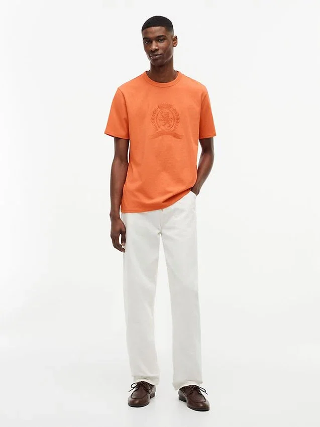 Camiseta tingida com logotipo de folha de louro Camiseta tingida com logotipo de folha de louro