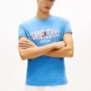 Camiseta Tommy Jeans com logotipo de bandeira ondulada Camiseta Tommy Jeans com logotipo de bandeira ondulada
