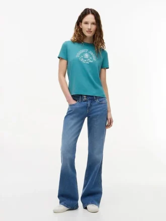 Camiseta Tommy Jeans com logotipo do Sports Club