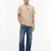 Camiseta Tommy Jeans com logotipo Multi-Crest Camiseta Tommy Jeans com logotipo Multi-Crest
