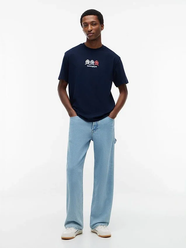 Camiseta Tommy Jeans com logotipo Multi-Crest Camiseta Tommy Jeans com logotipo Multi-Crest