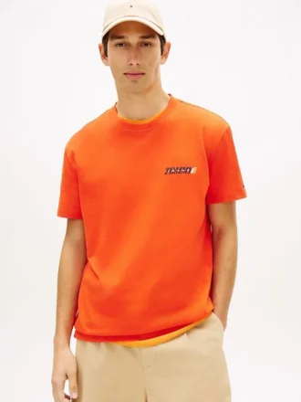 Camiseta Tommy Jeans com logotipo nas costas